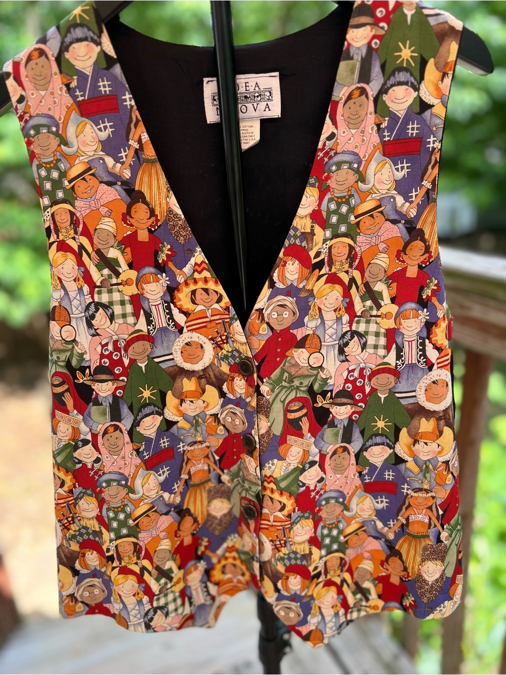 Vintage Idea Nuova Vest We Are The Children of the World M/L